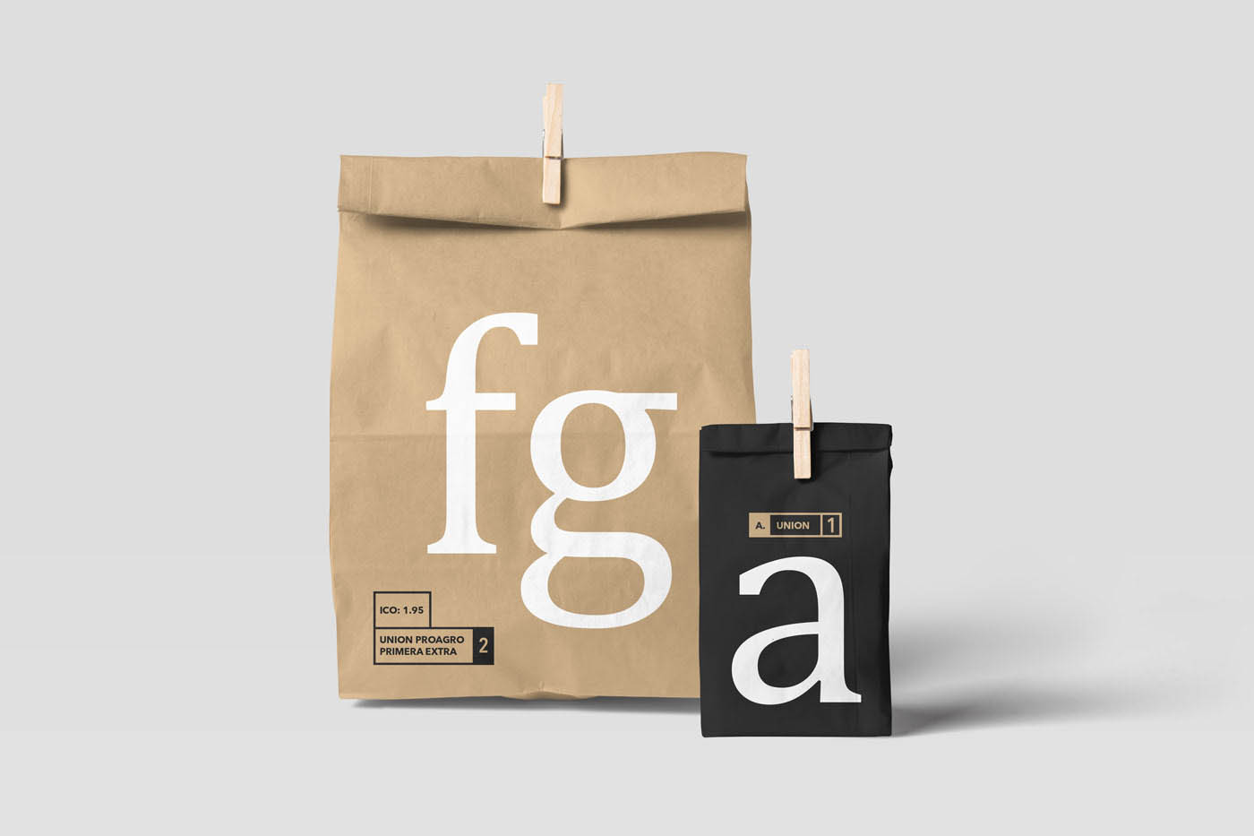 Download Realistic Paper Bag Mockup - Free Download